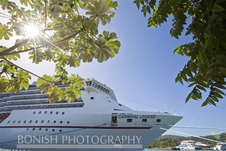 Carnival_Legend_Roatan