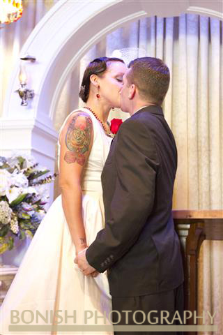 Wedding_Kiss